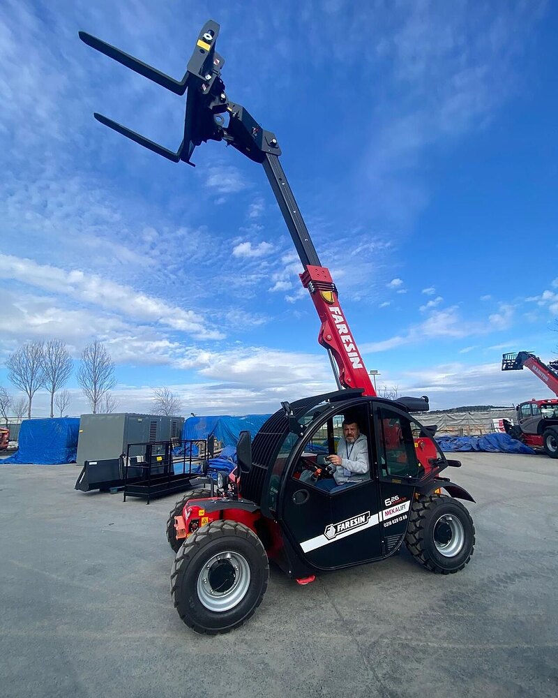 Operatörlü forklift depo lojistiği çalışmasında