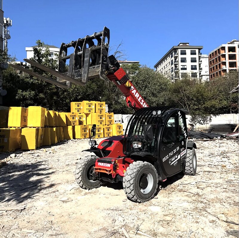 Kurumsal projelerde kullanılan bakımlı kiralık Manitou telehandler
